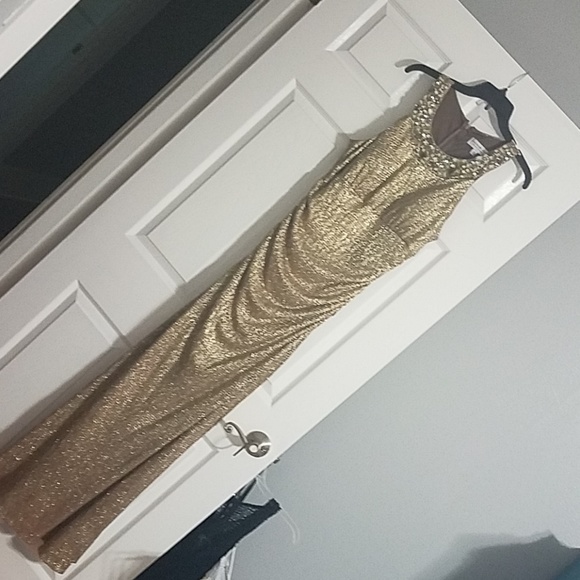 jackie jon Dresses & Skirts - Beautiful gold formal size 14